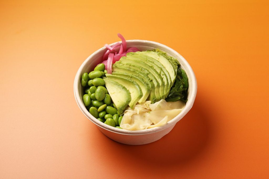 Vegan Bowl sett ovenfra på oransje bakgrunn.